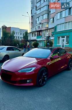 Лифтбек Tesla Model S 2017 в Сходнице