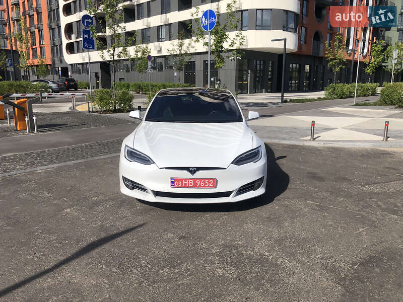 Лифтбек Tesla Model S 2018 в Киеве