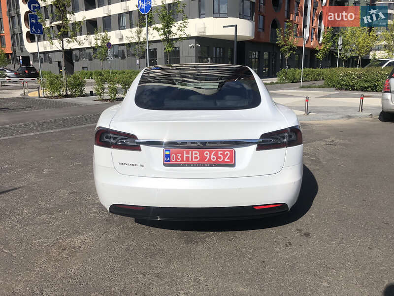 Лифтбек Tesla Model S 2018 в Киеве