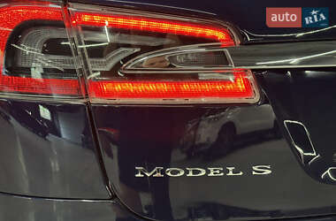 Лифтбек Tesla Model S 2014 в 