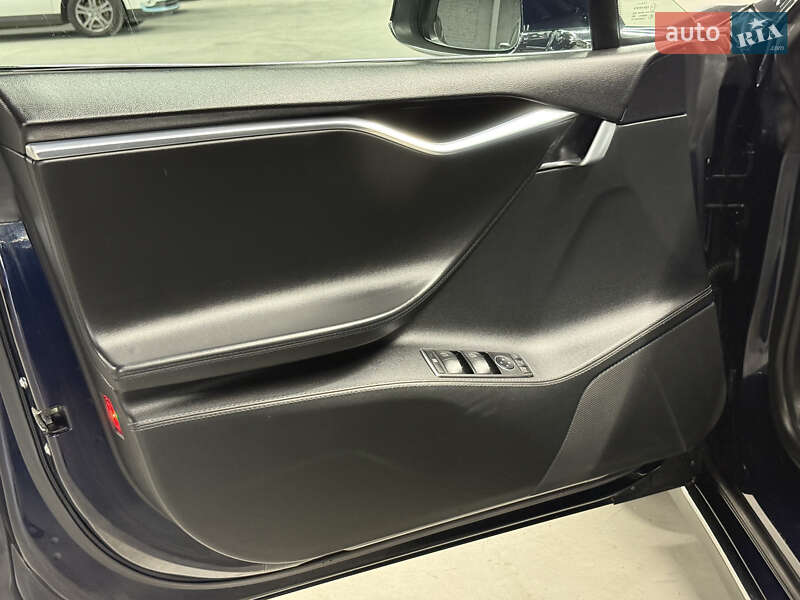 Ліфтбек Tesla Model S 2014 в Володимирі