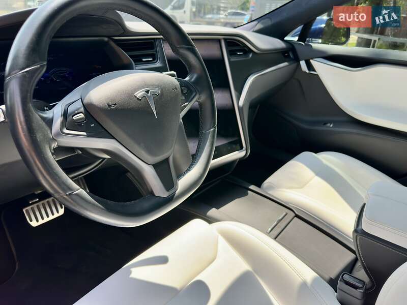 Лифтбек Tesla Model S 2018 в Черновцах
