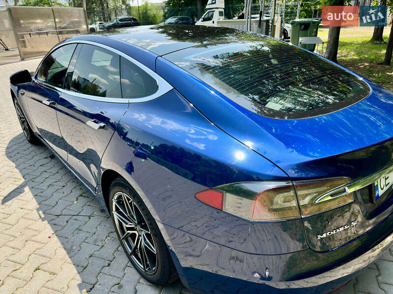 Лифтбек Tesla Model S 2018 в Черновцах