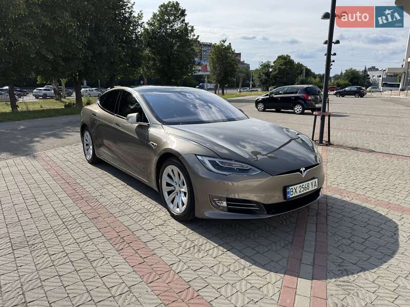Лифтбек Tesla Model S 2016 в Днепре