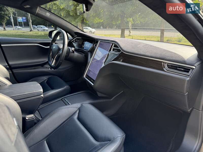 Лифтбек Tesla Model S 2016 в Днепре