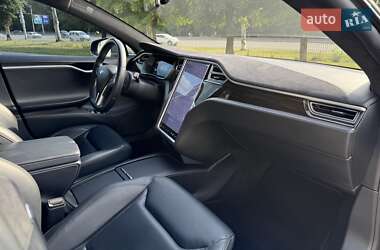 Лифтбек Tesla Model S 2016 в 