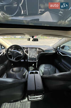 Лифтбек Tesla Model S 2013 в 
