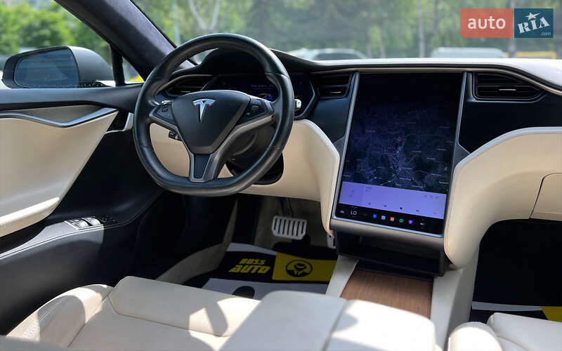Ліфтбек Tesla Model S 2019 в Львові