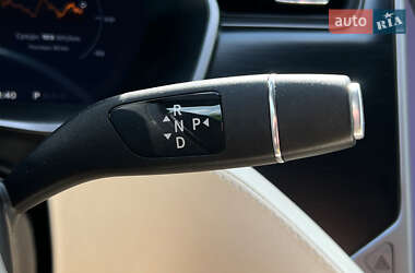 Лифтбек Tesla Model S 2019 в 