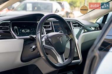 Лифтбек Tesla Model S 2012 в 