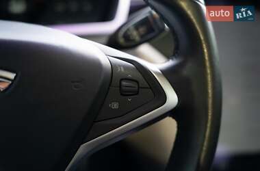 Лифтбек Tesla Model S 2012 в 