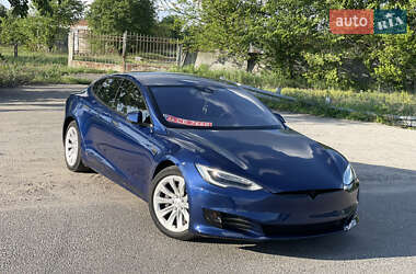 Ліфтбек Tesla Model S 2016 в Пирятині