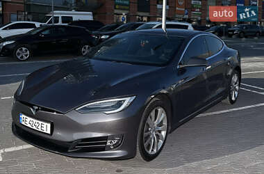 Лифтбек Tesla Model S 2016 в Львове