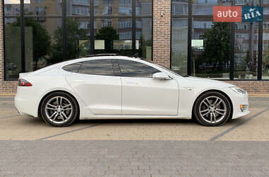 Лифтбек Tesla Model S 2016 в Ивано-Франковске