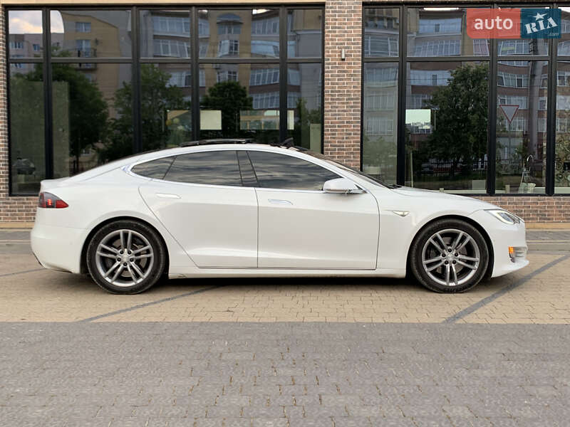 Лифтбек Tesla Model S 2016 в Ивано-Франковске