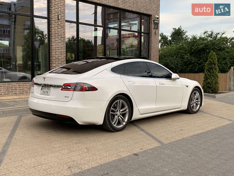Лифтбек Tesla Model S 2016 в Ивано-Франковске