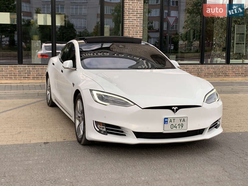 Лифтбек Tesla Model S 2016 в Ивано-Франковске