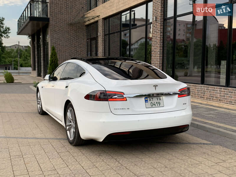Лифтбек Tesla Model S 2016 в Ивано-Франковске