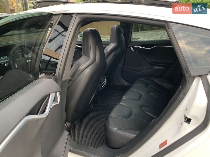Лифтбек Tesla Model S 2016 в Ивано-Франковске