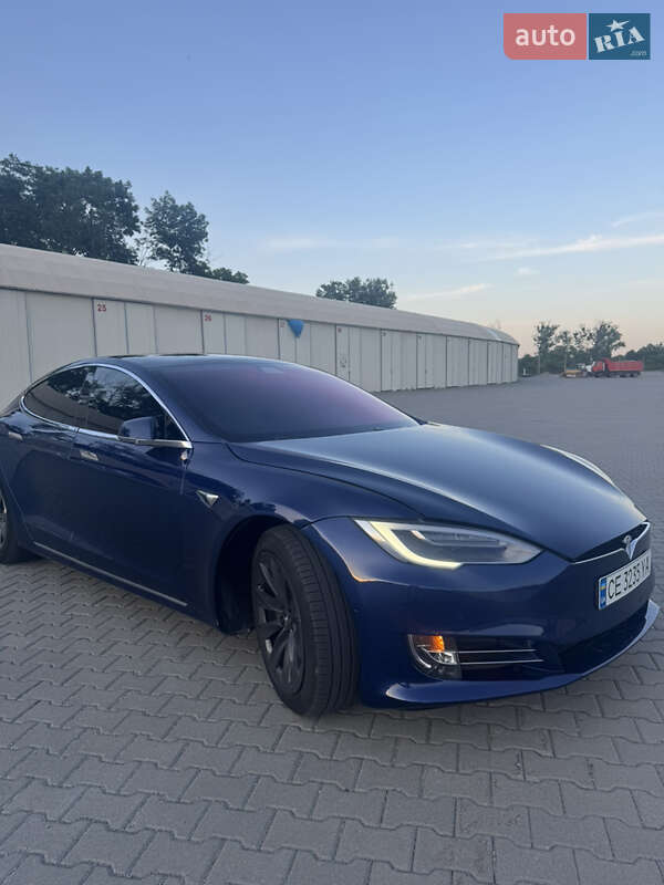 Лифтбек Tesla Model S 2018 в Черновцах