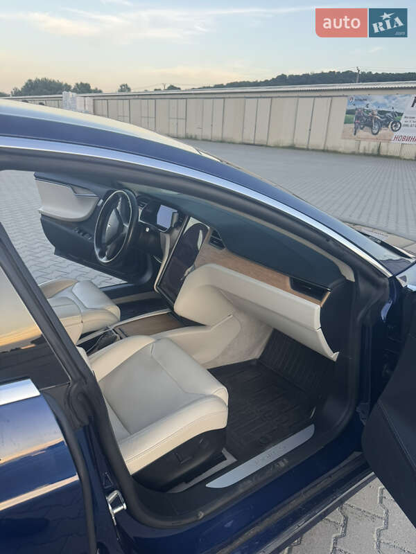 Лифтбек Tesla Model S 2018 в Черновцах