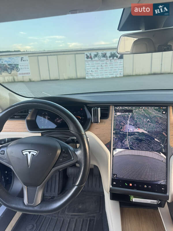 Лифтбек Tesla Model S 2018 в Черновцах