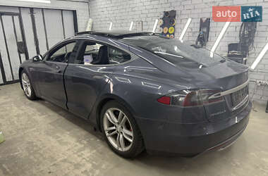 Лифтбек Tesla Model S 2015 в 