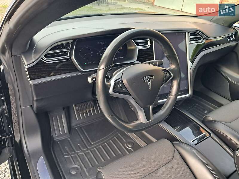 Лифтбек Tesla Model S 2018 в Радехове