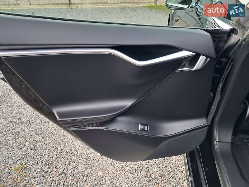 Лифтбек Tesla Model S 2018 в Радехове