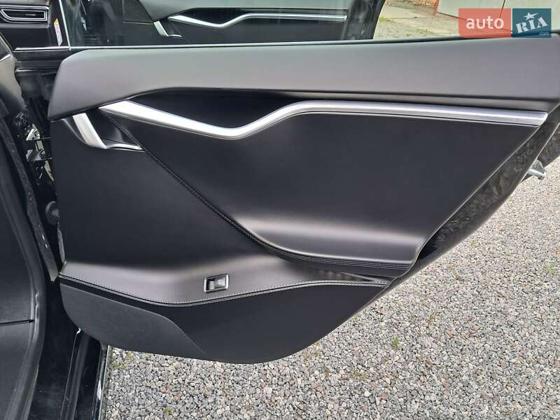 Лифтбек Tesla Model S 2018 в Радехове