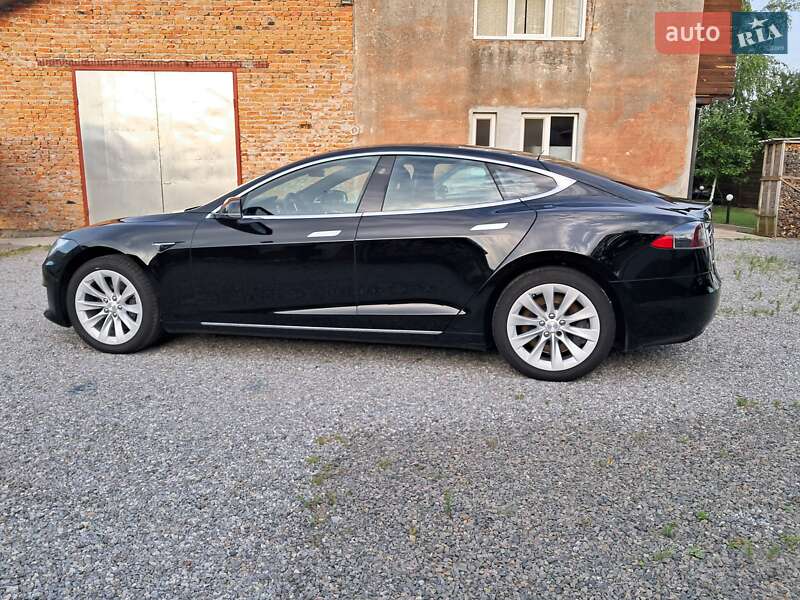 Лифтбек Tesla Model S 2018 в Радехове