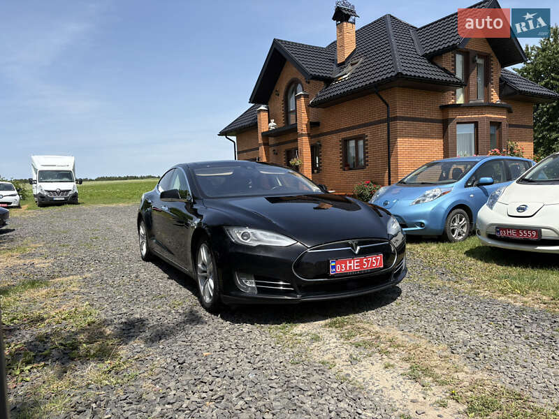 Tesla Model S 2015