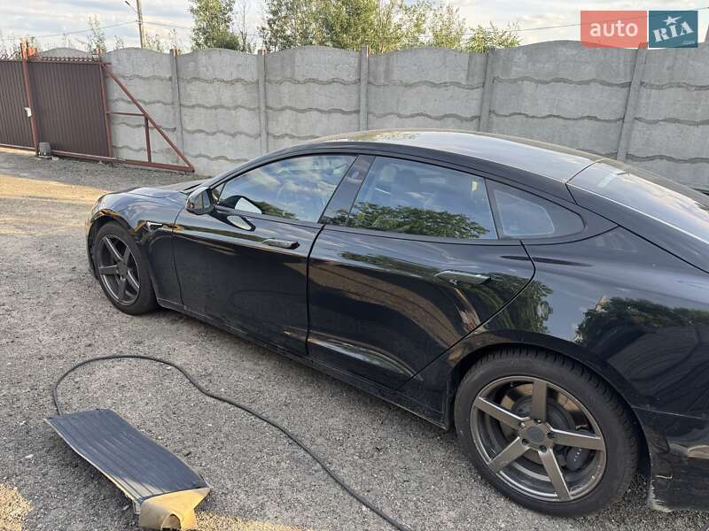 Ліфтбек Tesla Model S 2016 в Бучі