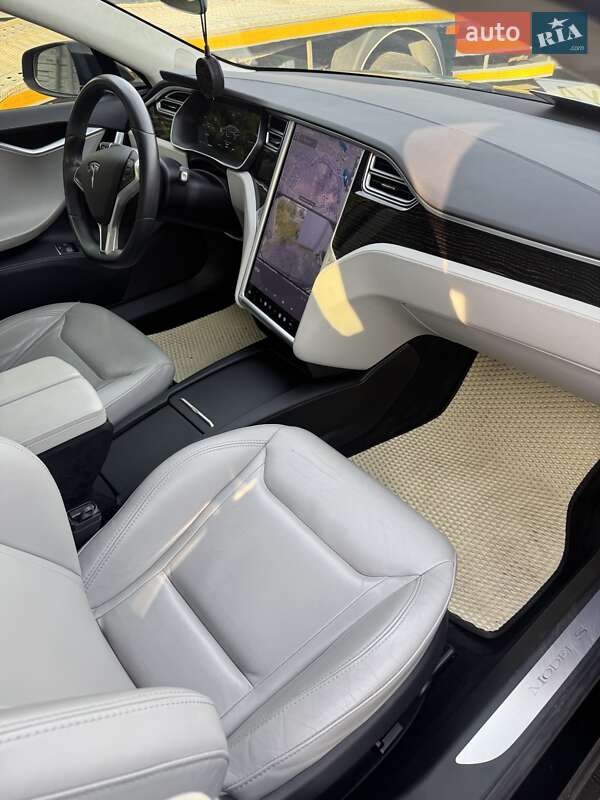 Ліфтбек Tesla Model S 2016 в Бучі