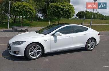 Лифтбек Tesla Model S 2015 в 
