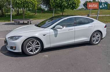 Лифтбек Tesla Model S 2015 в 