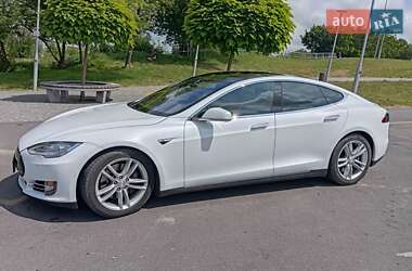 Лифтбек Tesla Model S 2015 в 