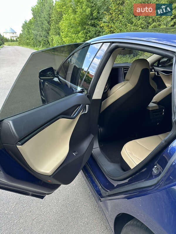 Ліфтбек Tesla Model S 2016 в Рівному фото 28 Ліфтбек Tesla Model S 2016 в Рівному