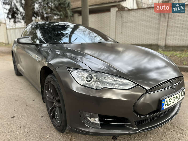Ліфтбек Tesla Model S 2014 в 