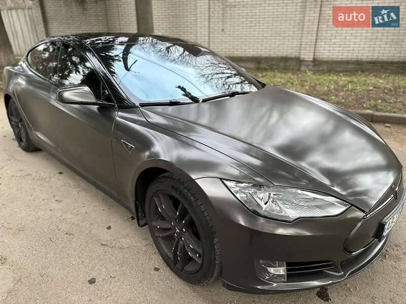 Лифтбек Tesla Model S 2014 в Виннице
