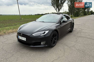 Tesla Model S 2015