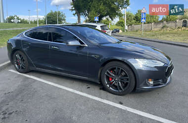 Лифтбек Tesla Model S 2015 в Виннице