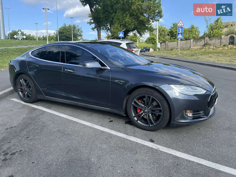 Ліфтбек Tesla Model S 2015 в Вінниці