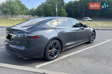 Лифтбек Tesla Model S 2015 в Виннице