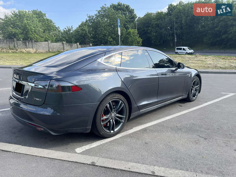 Ліфтбек Tesla Model S 2015 в Вінниці