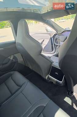 Лифтбек Tesla Model S 2024 в 