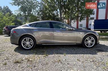Лифтбек Tesla Model S 2015 в 
