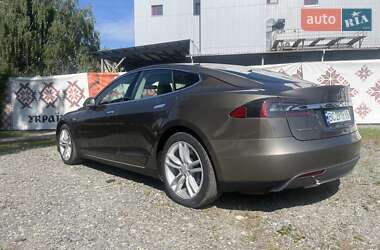 Tesla Model S 2015