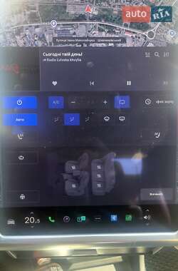 Лифтбек Tesla Model S 2015 в 