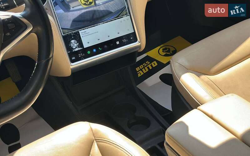 Лифтбек Tesla Model S 2015 в Ивано-Франковске